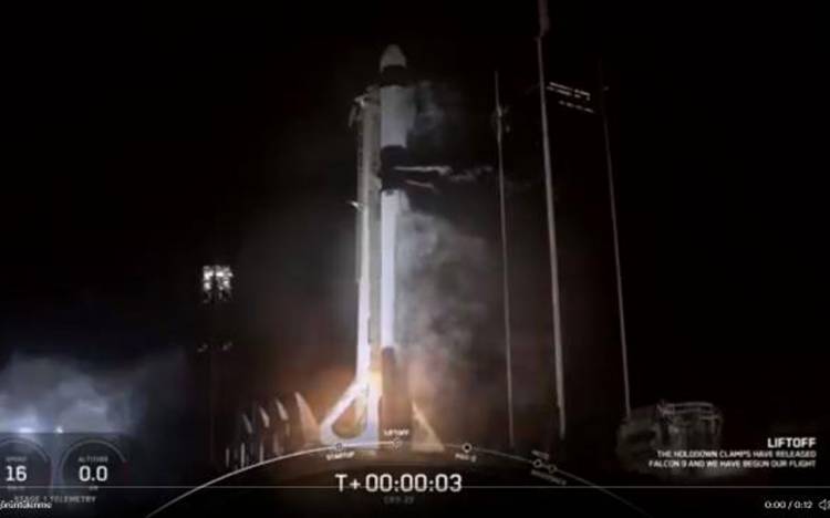 SpaceX’in malzeme taşıyan roketi fırlatıldı