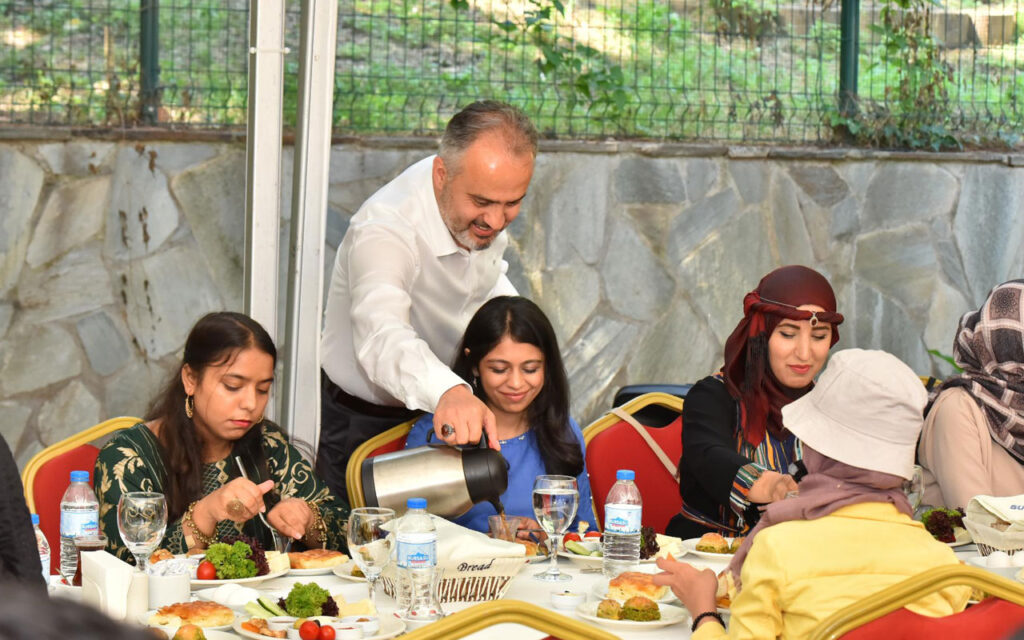 Bursa’da yabancı öğrencilerle bayram kahvaltısı