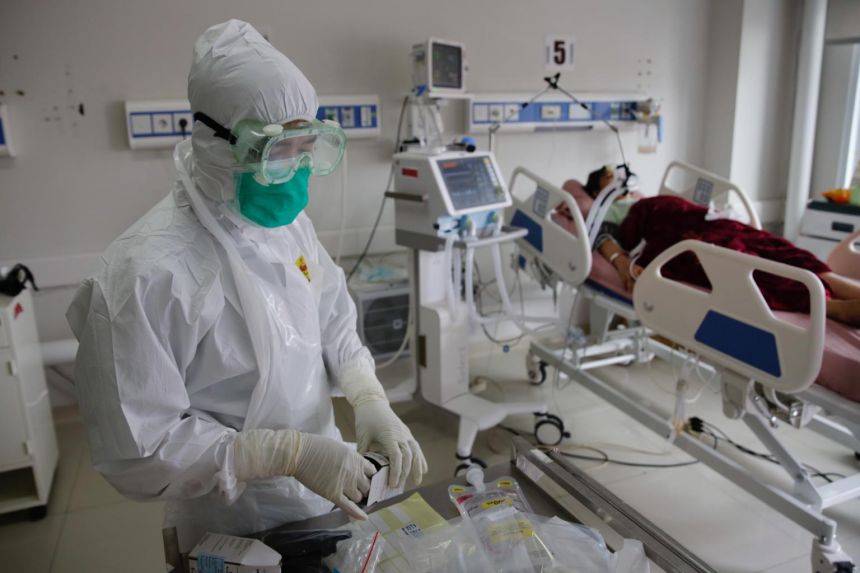 Endonezya’da hastanenin oksijeni bitti! Çok sayıda kişi hayatını kaybetti
