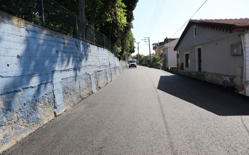 Kocaeli İzmit’te Tüysüzler’de asfalt yol yenilendi