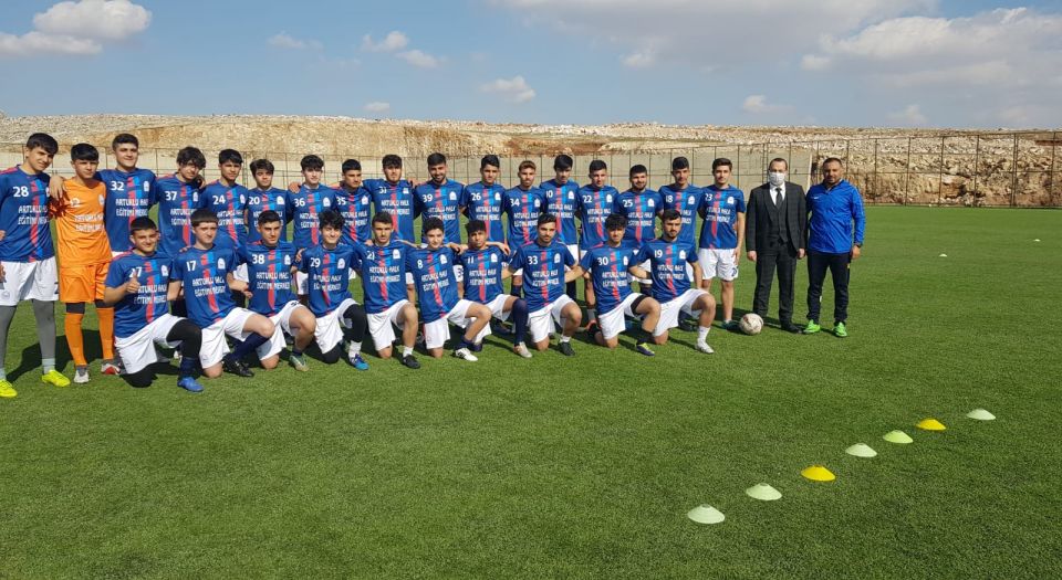 Mardin’de futbolu özleyen gençler antrenmanlara koştu