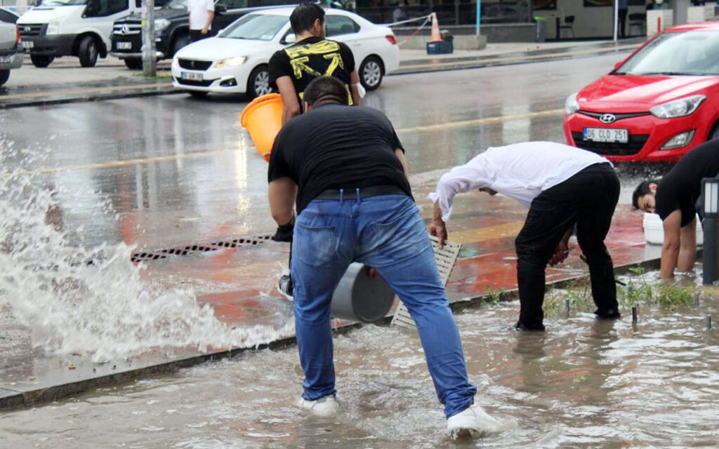 Ankara’yı sağanak yağış vurdu!