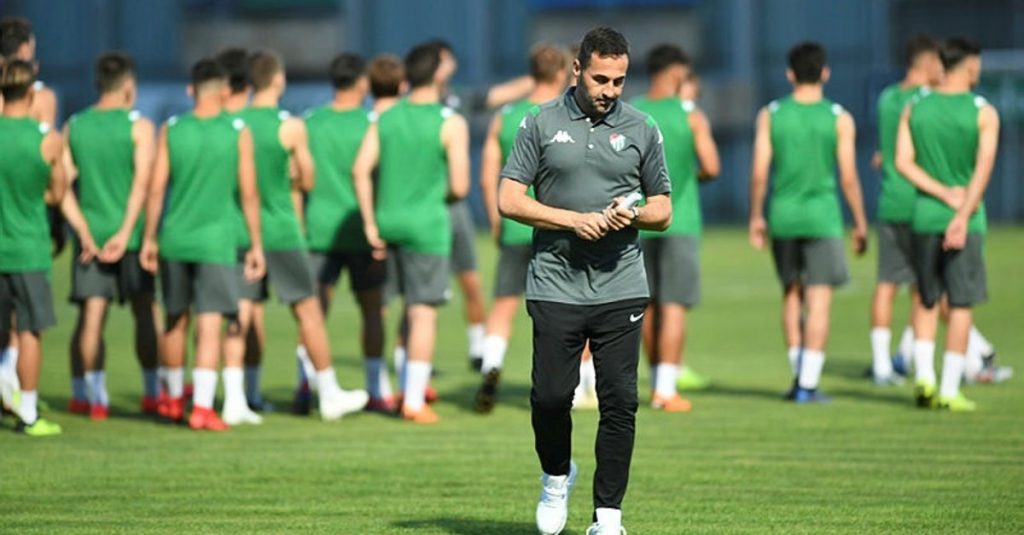 Bursaspor’un eski hocası veda etti