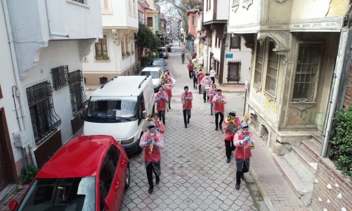 Mudanya Bandosu sokaklarda ‘moral’ çaldı