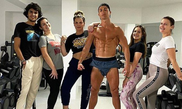 Cristiano Ronaldo’dan karantina pozu