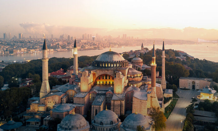 İstanbul’da sokağa çıkmak yasaklanmalı