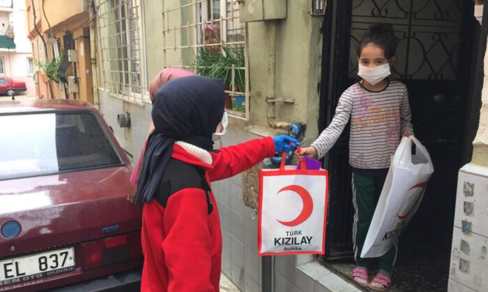 Bursa Genç Kızılay’dan Fatmanur’a ziyaret
