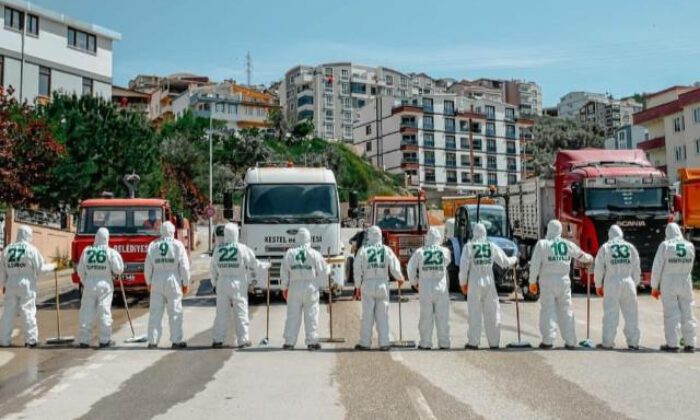 Şampiyon Timsah sahalardan sonra caddeleri süpürdü
