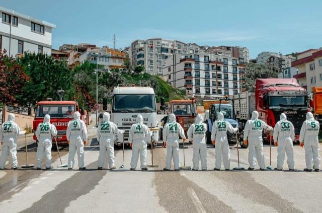 Şampiyon Timsah sahalardan sonra caddeleri süpürdü