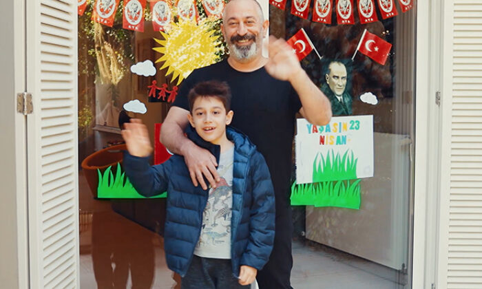 Cem Yılmaz oğluyla bayramı kutladı