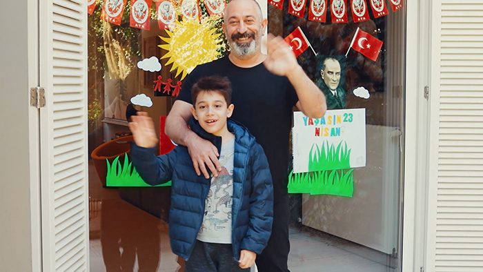 Cem Yılmaz oğluyla bayramı kutladı