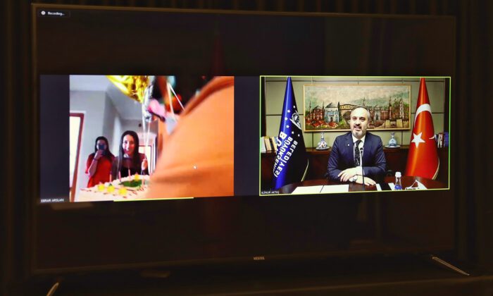 Başkan Alinur Aktaş’tan sürpriz kutlama