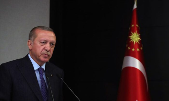 Hafta sonu yeniden sokağa çıkma yasağı