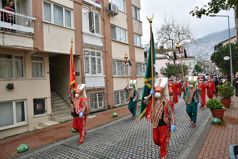 Bursa sokaklarını savaş marşları inletti