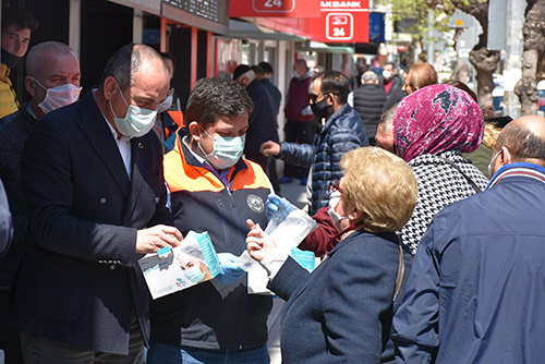 Gemlik Belediyesi halkını ‘maske’liyor