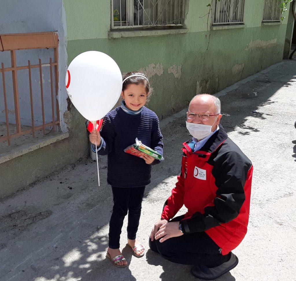 Türk Kızılayı Bursa bayram sevincini katladı