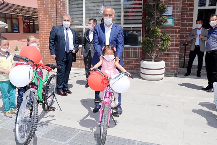Yenişehirli çocuklara Başkan Amca’dan bisiklet