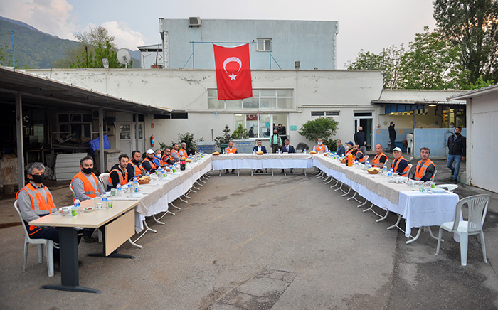 Başkan Oktay Yılmaz, 1 Mayıs’ta işçilerle buluştu