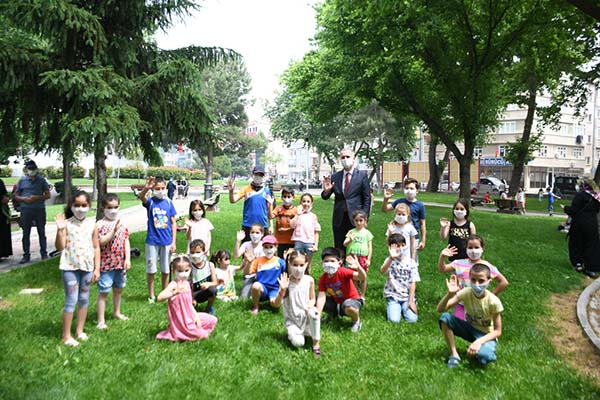 Başkan Amca’dan çizgi karakterli maskeler