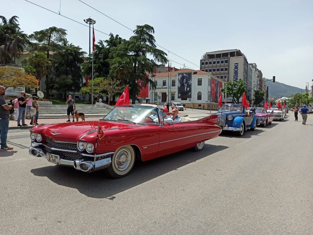 Klasik arabalar Bursa’yı arşınladı