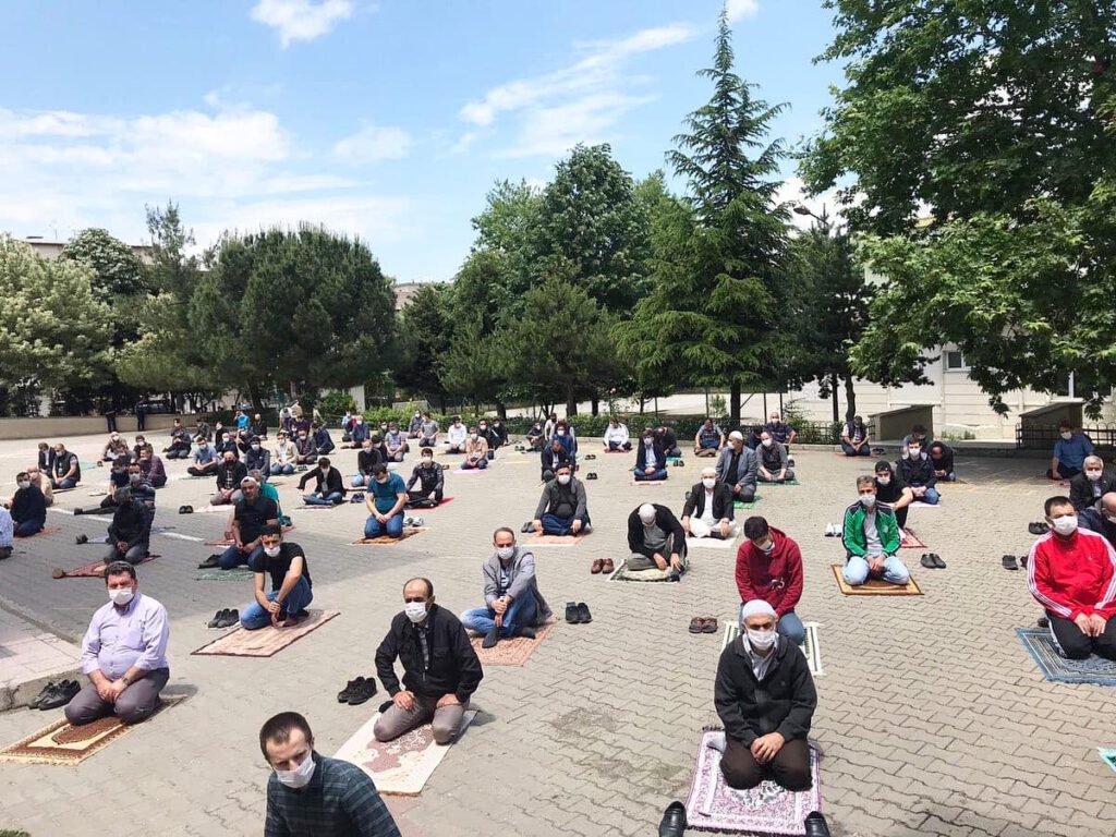 Gürsu’da Cuma namazı yürekleri buluşturdu