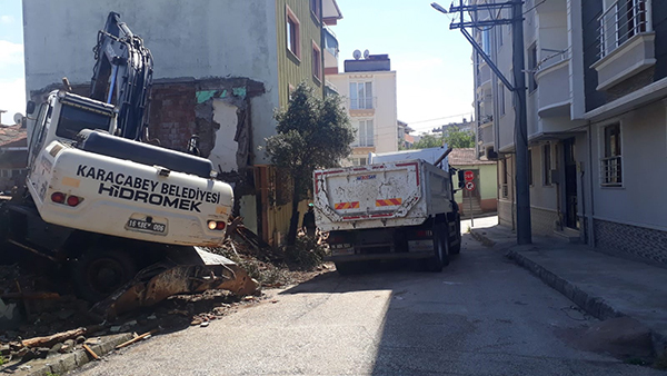 Karacabey’de metruk binalar otopark oluyor