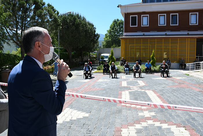 Bayramda sosyal mesafeli ‘huzur’ ziyareti