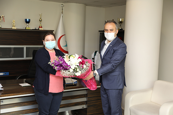Bursalı sağlık meleğine Başkan Alinur Aktaş’tan ziyaret