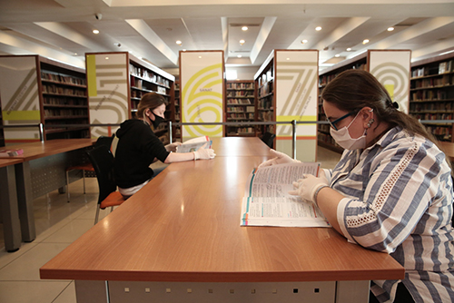 Nilüfer Kütüphanesi’ne sosyal mesafeli açılış