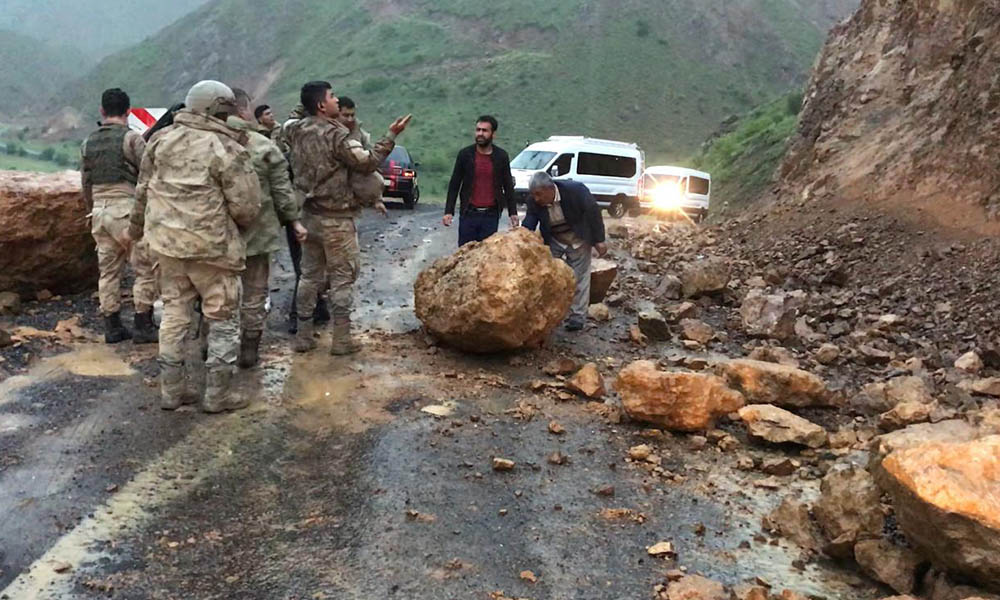 Bingöl’de korkutan deprem:1 şehit