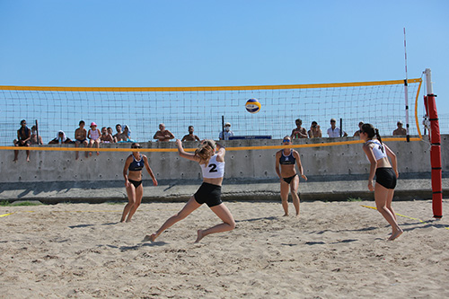 Caddebostan’da voleybol şenliği