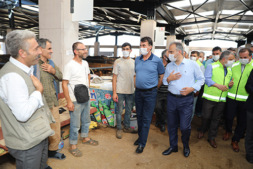 Alinur Aktaş’tan yeni kurban pazarına ziyaret