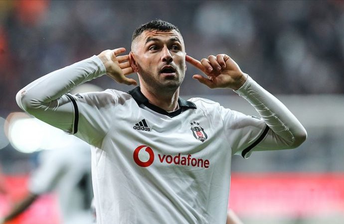 Burak Yılmaz Beşiktaş’a ‘Fransız’ kalacak