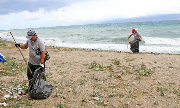 Mudanya sahillerini ilçe belediyesi temizliyor