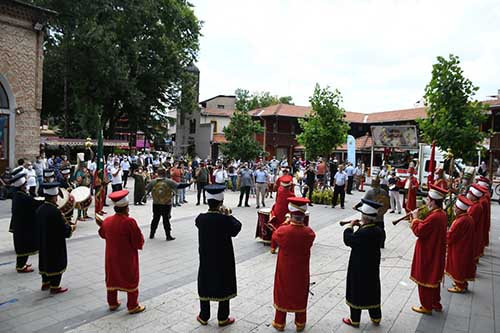 İnegöl’de mehterli bir ‘lokma’ Ayasofya coşkusu