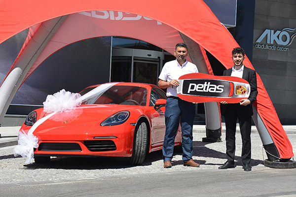 Petlas’ın Porsche’si Bursa’ya geldi
