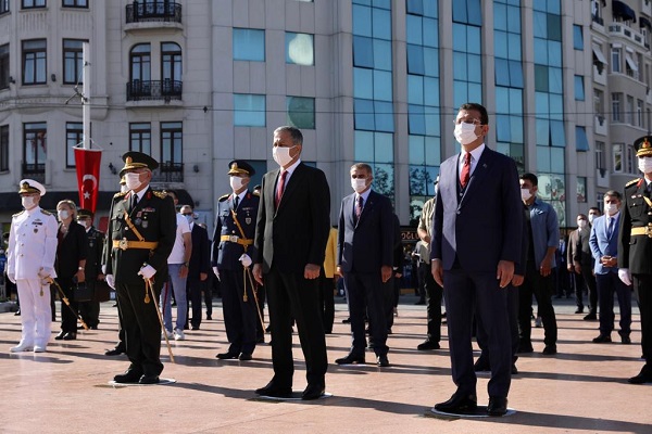 Başkan İmamoğlu ve Vali Yerlikaya, Zafer Bayramı için Taksim’deydi