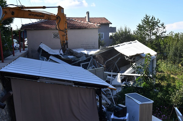 Uludağ’daki kaçak yapıların yıkımı başladı