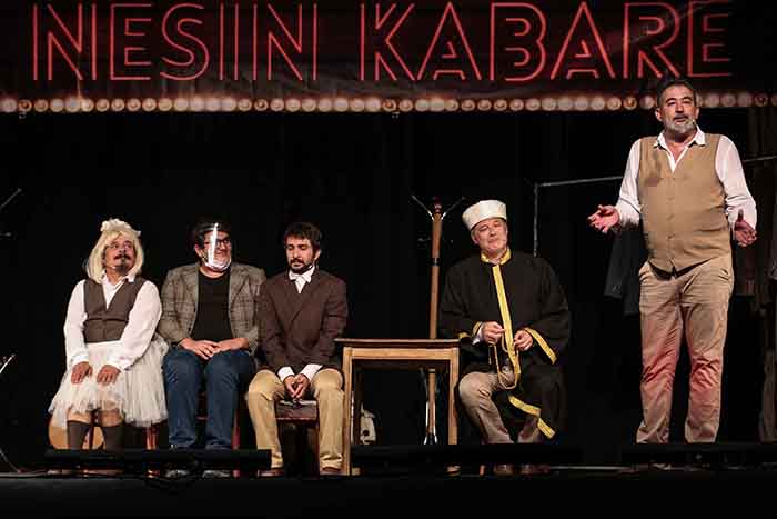 ‘Aziz Nesin Kabare’ Balat’ı kahkahaya boğdu