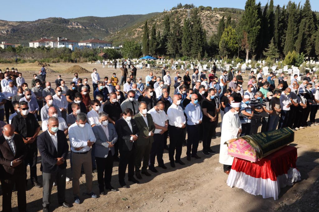 İçişleri Bakanı Süleyman Soylu İznik’te cenazeye katıldı