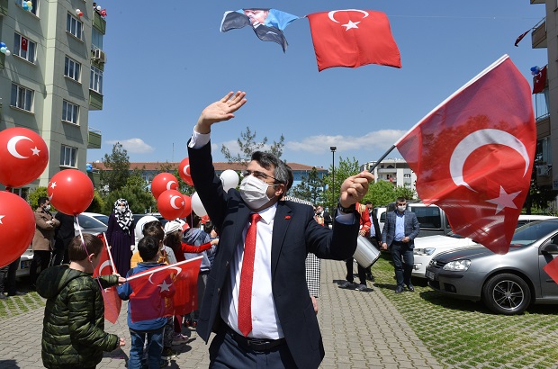 Yıldırım Belediye Başkanı Yılmaz, Zafer Bayramı’nı kutladı