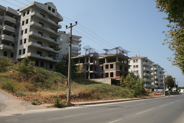 Mudanya’da halkı tedirgin eden inşaat