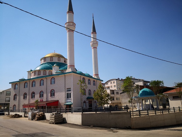 Osmangazi’de camilerin eksikleri gideriliyor