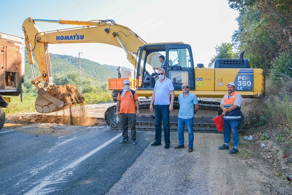 Karacabey Yeniköy yolunda çalışmalar devam ediyor