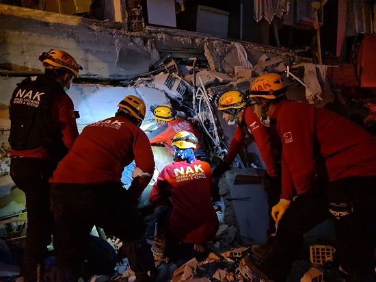 Nilüfer Arama Kurtarma Derneği gönüllüleri deprem bölgesinde