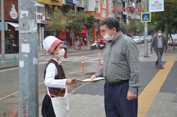 Çocuklar “Cumhuriyet”i haber verdi