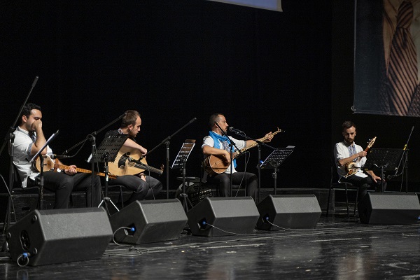 Doğu Türkistan’a musiki saygı duruşu