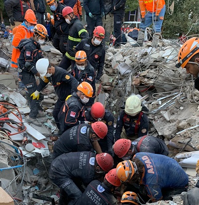 İzmir depreminin kahramanları, umudunu yitirmeden mücadeleye devam ediyor