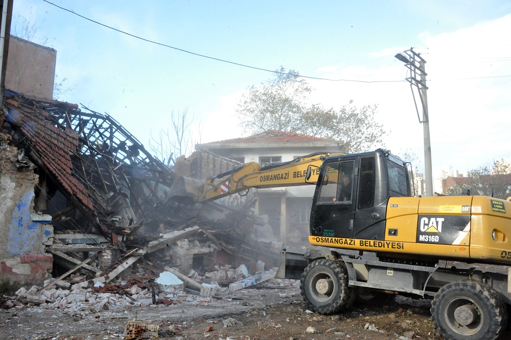 Osmangazi bir yılda 81 tehlikeli bina yıktı