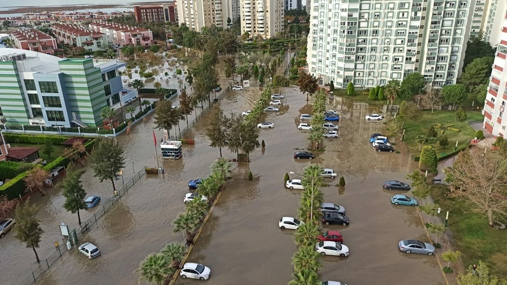 İzmir’de gözyaşları ‘sel’ oldu